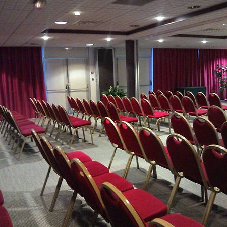 Mercure Vannes Le Port Esterno foto